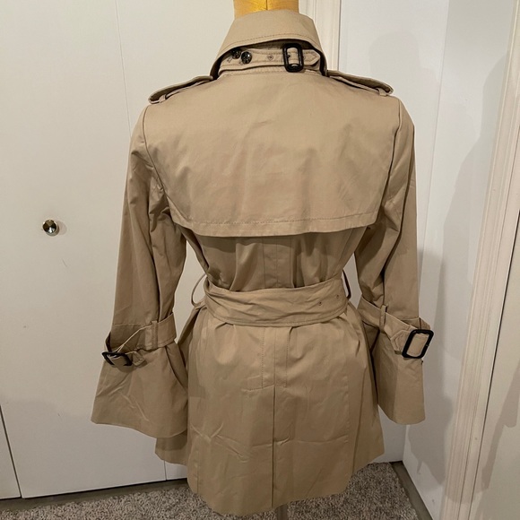 ☔️Spring rains☔️Banana Republic flare wrist coat - Picture 6 of 9